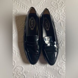 Tod's black shiny patent leather Gommino driving shoe